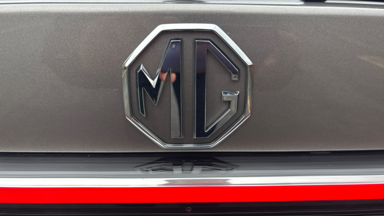 MG HS 1.5 T-GDI Trophy 5dr Petrol Hatchback